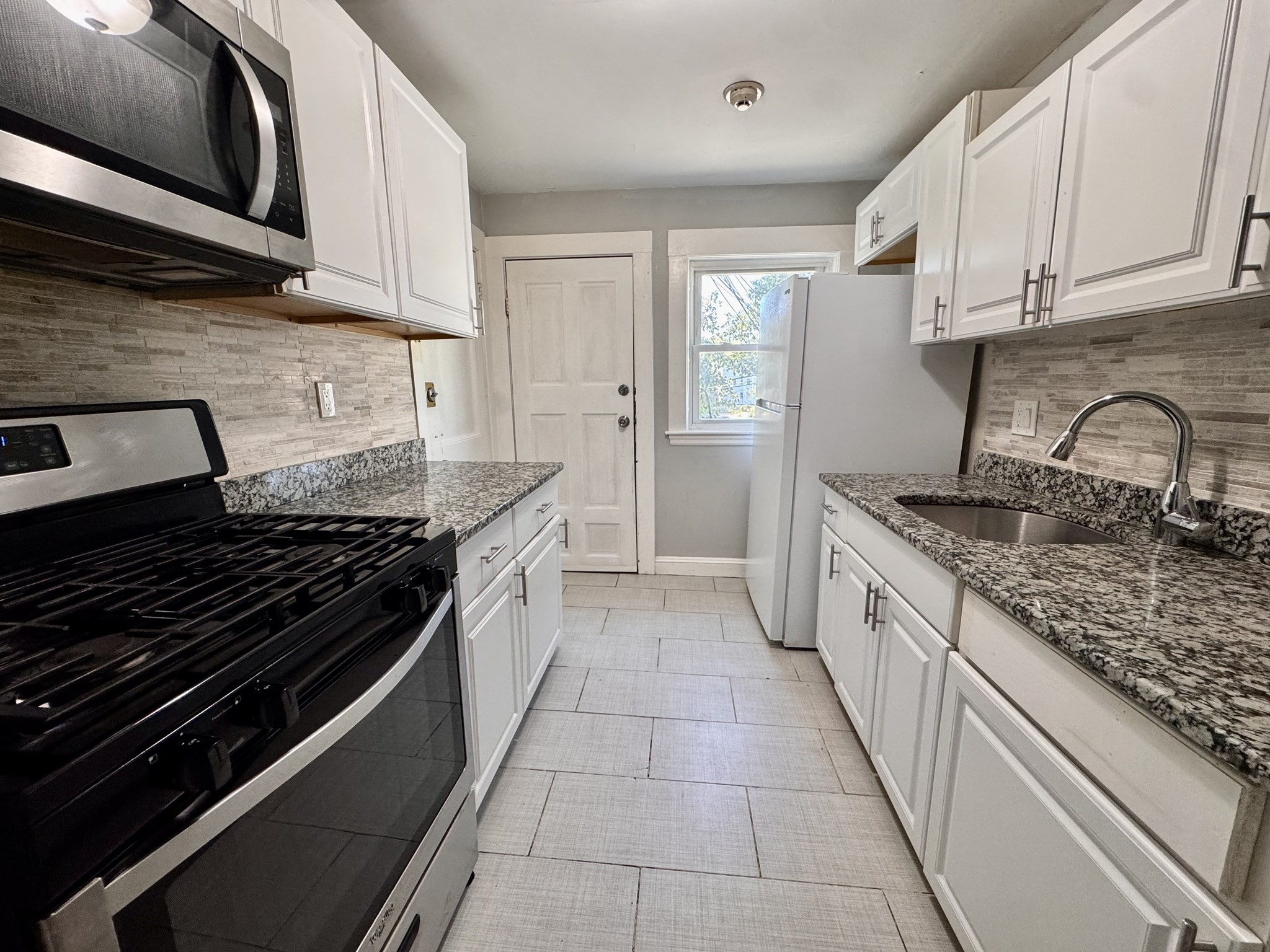 4907 Washington St # 1r Property Photo 5