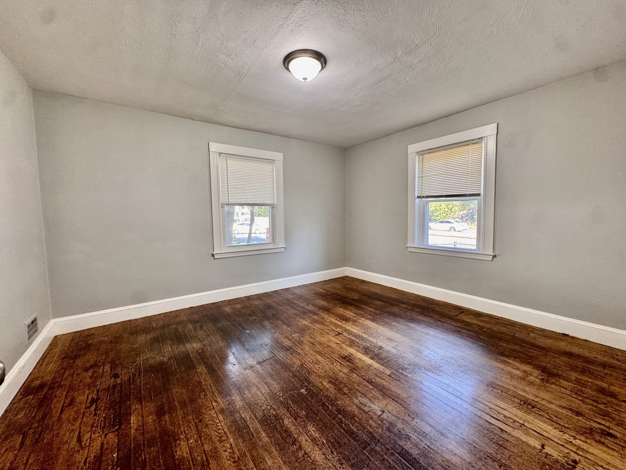4907 Washington St # 1r Property Photo 6