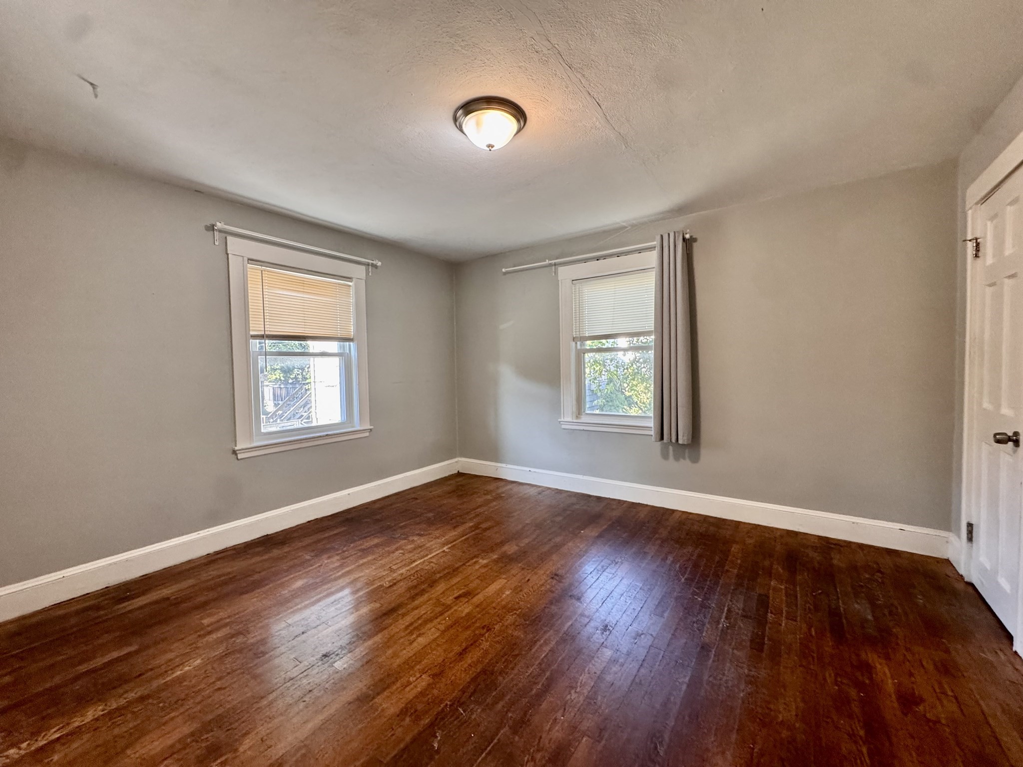 4907 Washington St # 1r Property Photo 8
