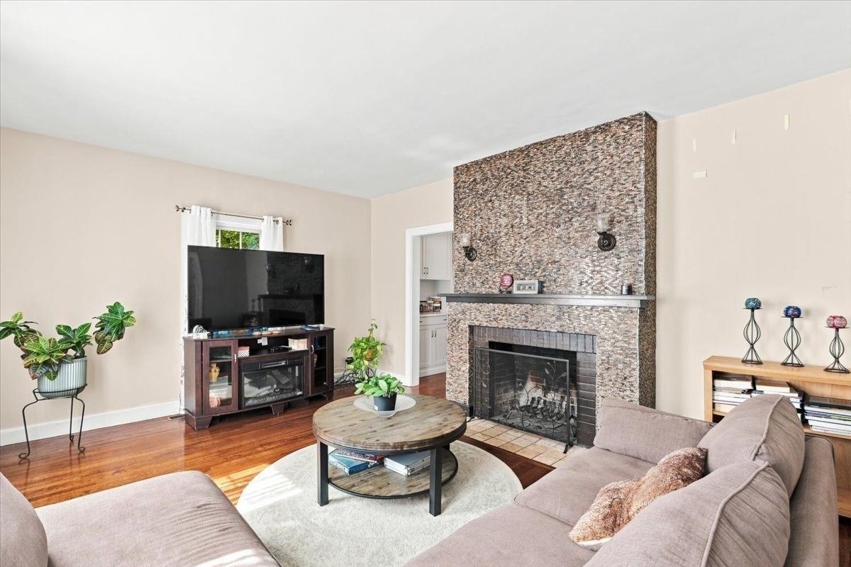 234 Allen St. Property Photo 3