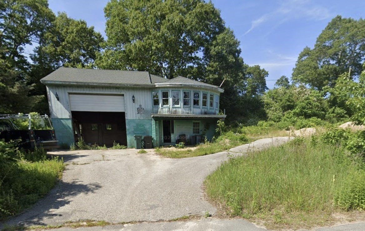3 Clearwater Drive Property Photo 2