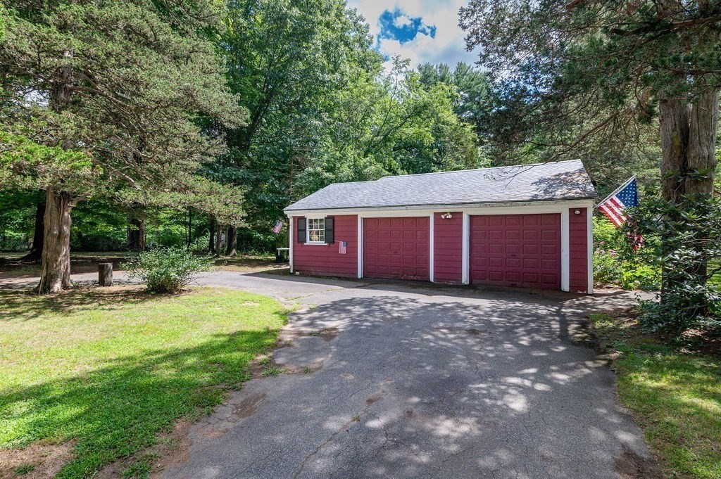 1248 Pleasant St Property Photo 2