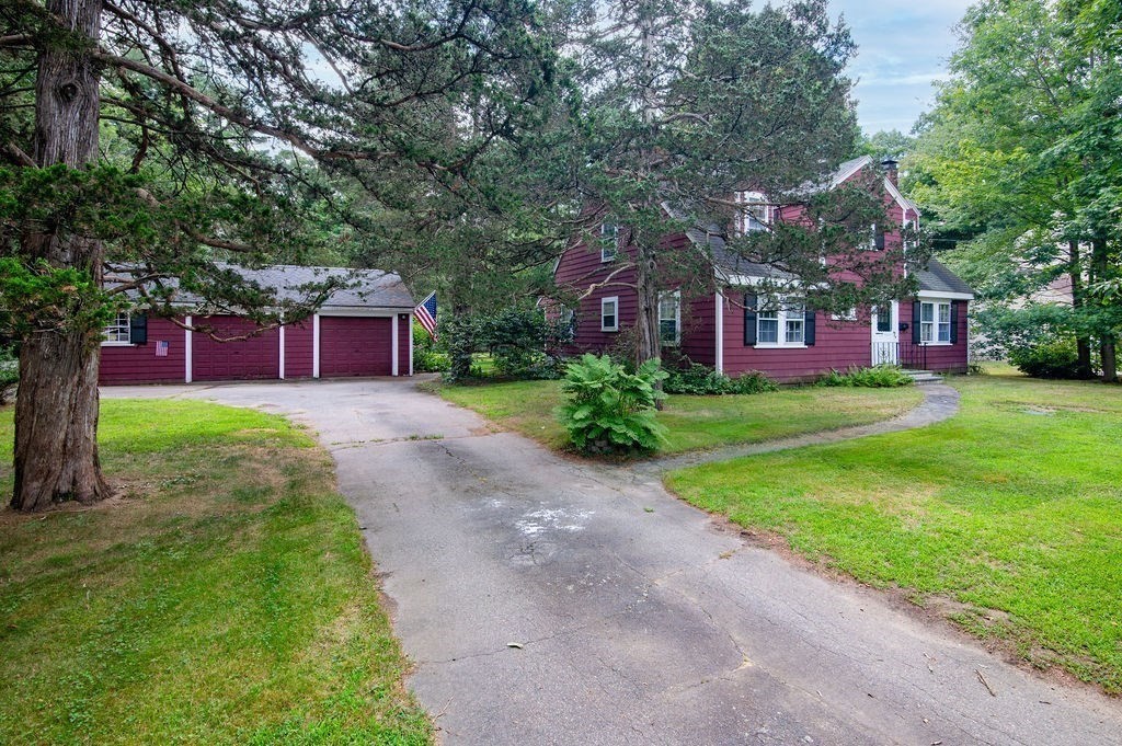 1248 Pleasant St Property Photo 3