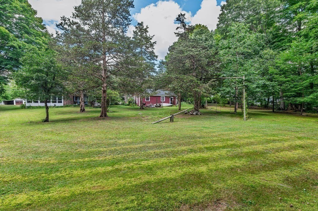 1248 Pleasant St Property Photo 4