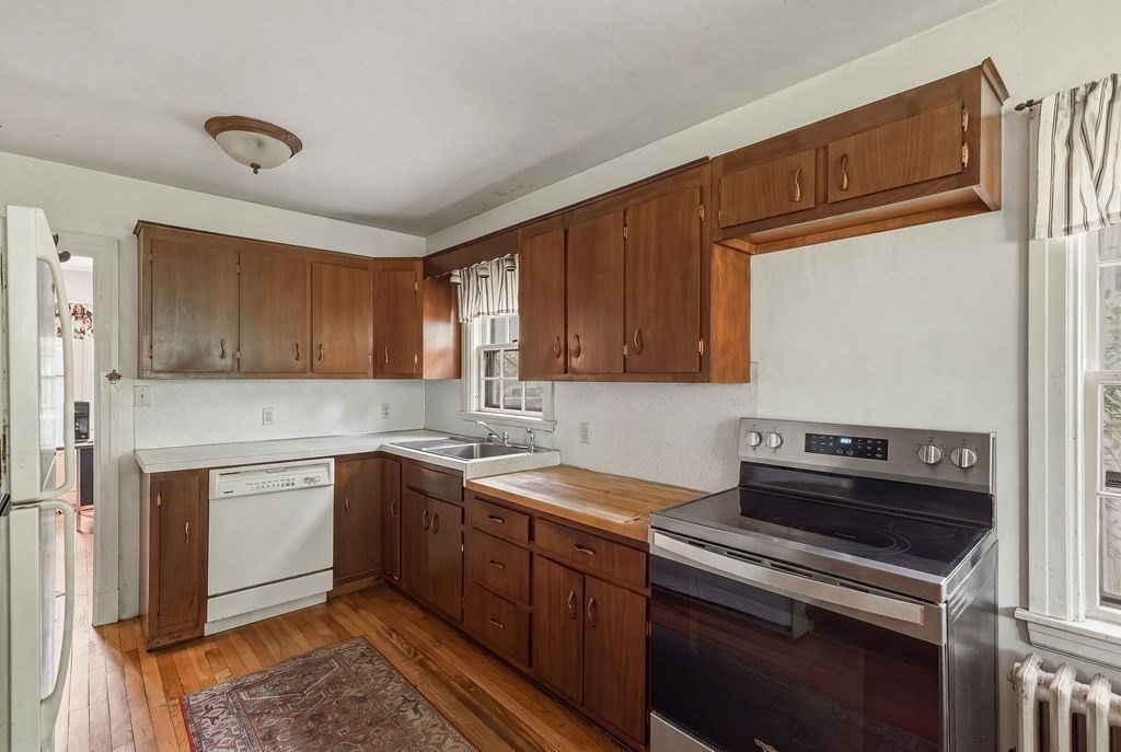 1248 Pleasant St Property Photo 7