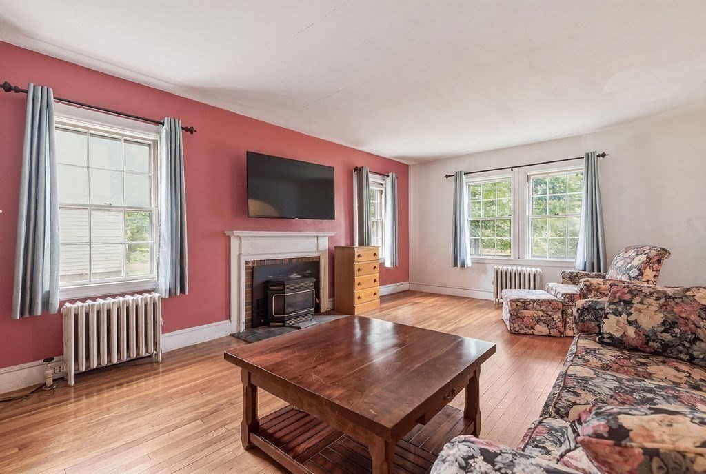 1248 Pleasant St Property Photo 10
