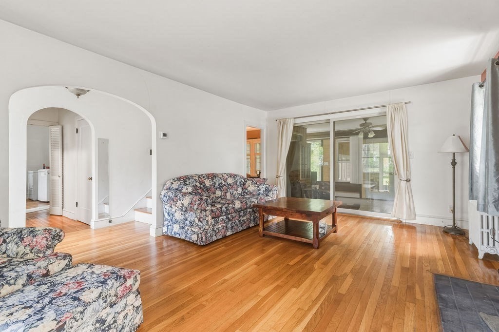 1248 Pleasant St Property Photo 11