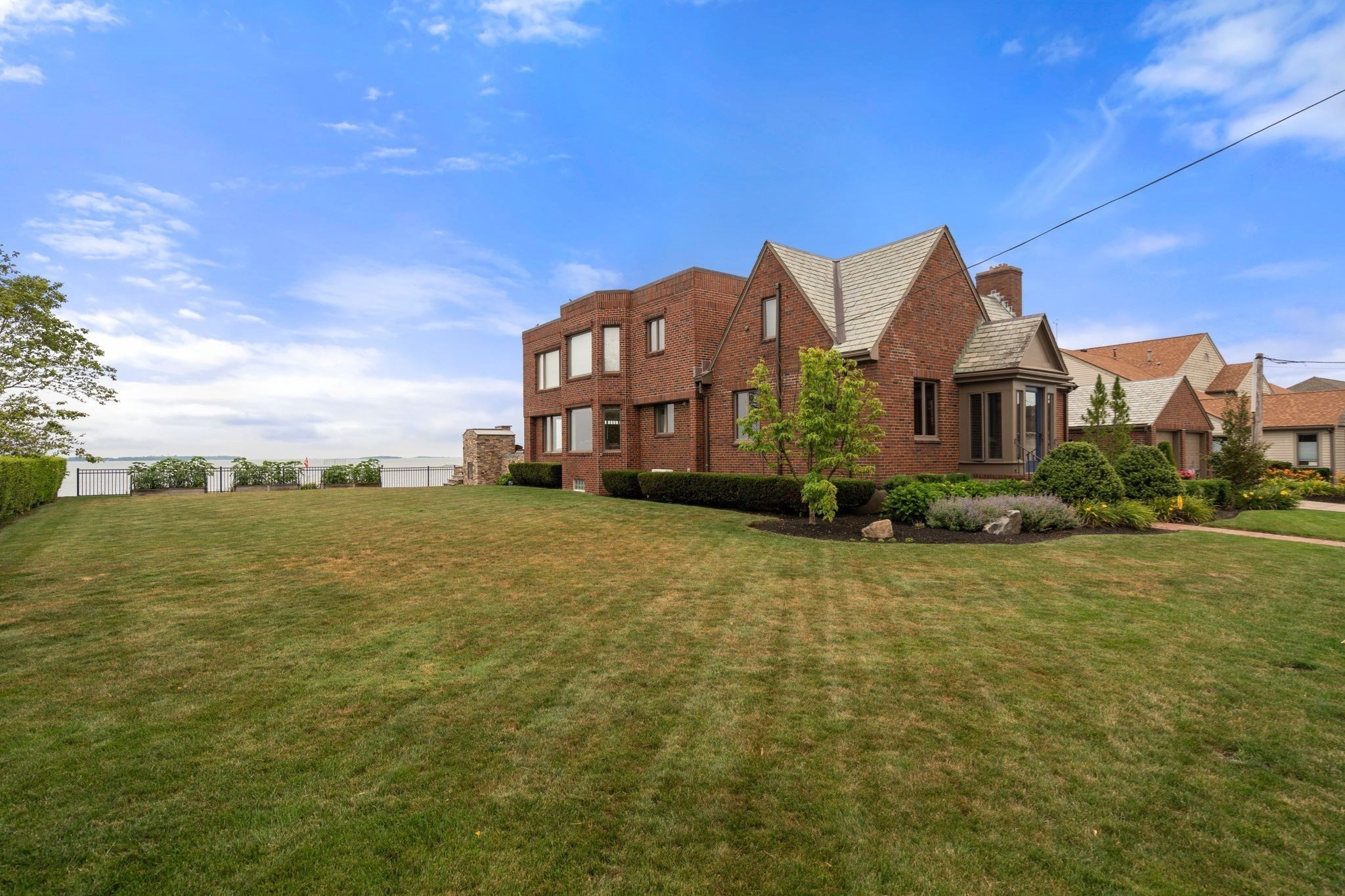 128 Shore Ave Property Photo 4