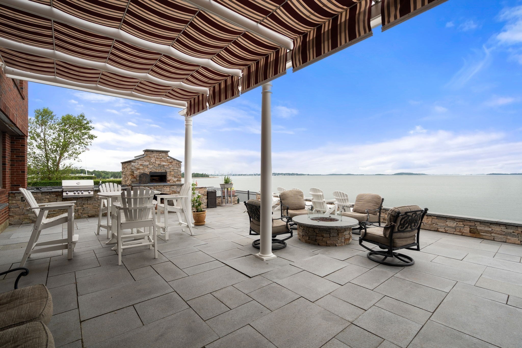 128 Shore Ave Property Photo 8