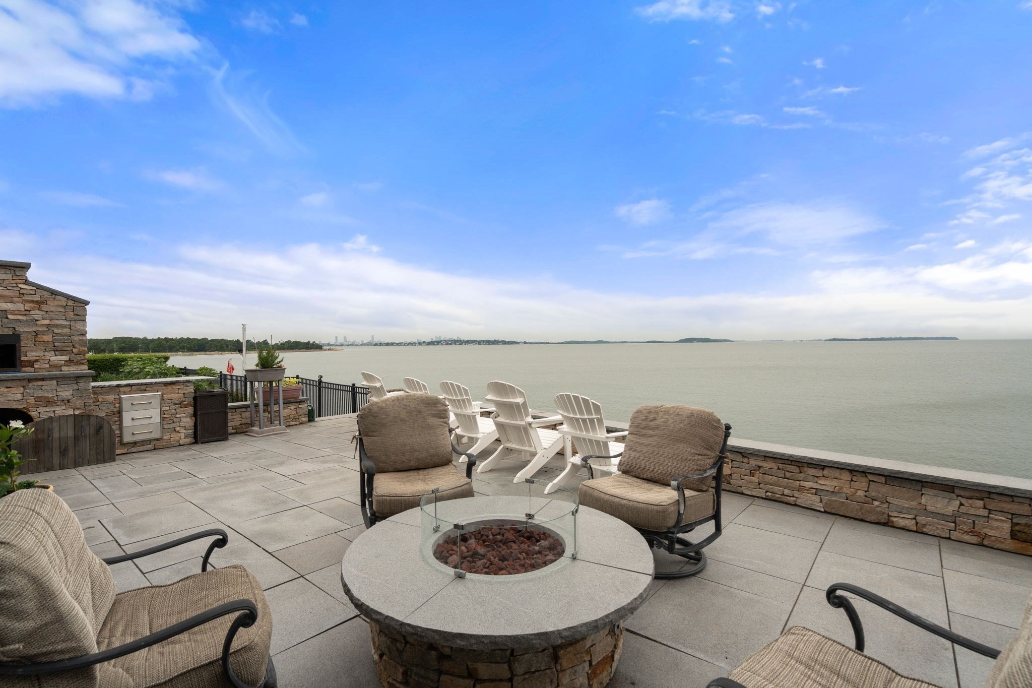 128 Shore Ave Property Photo 9