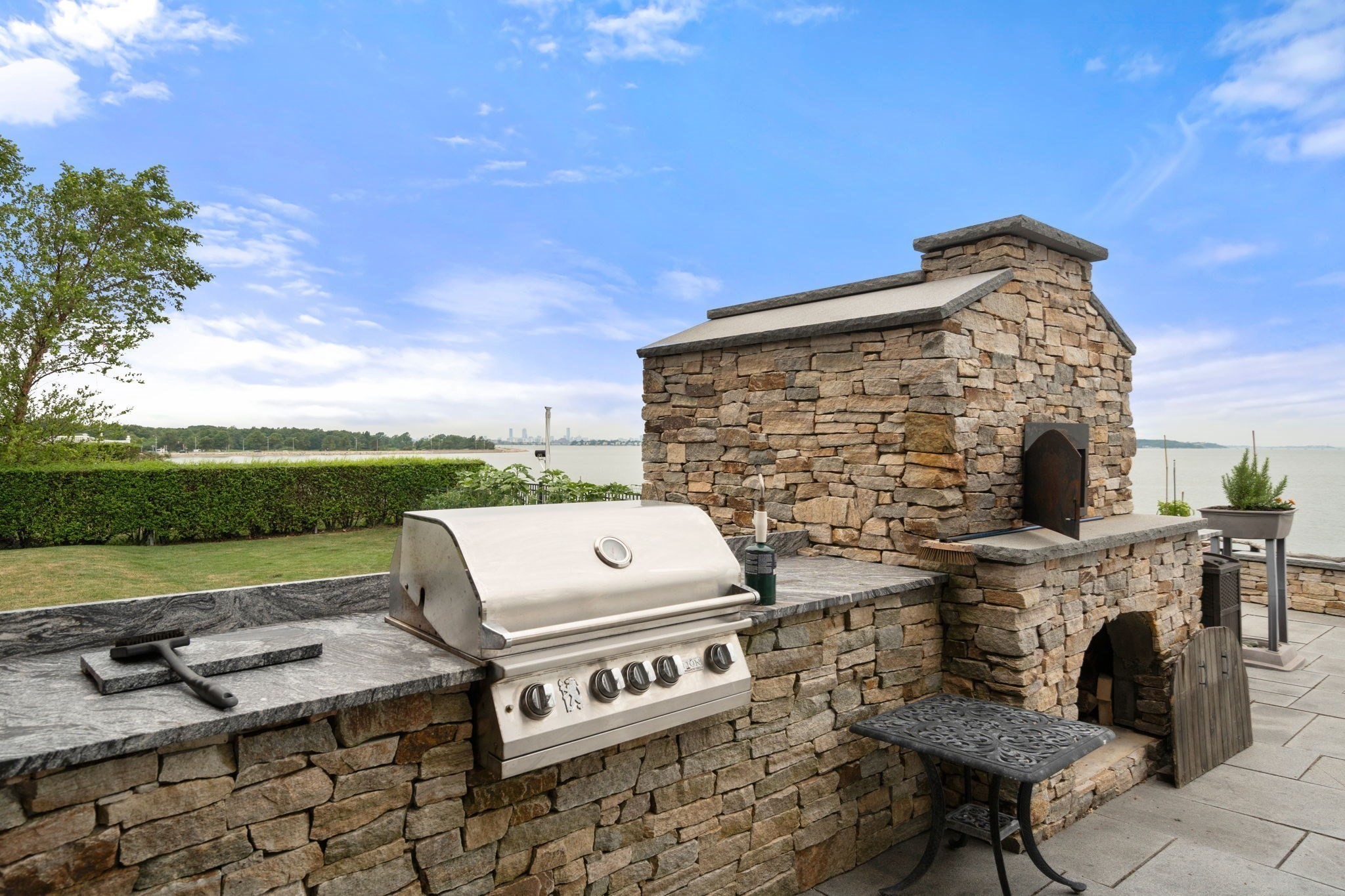128 Shore Ave Property Photo 10