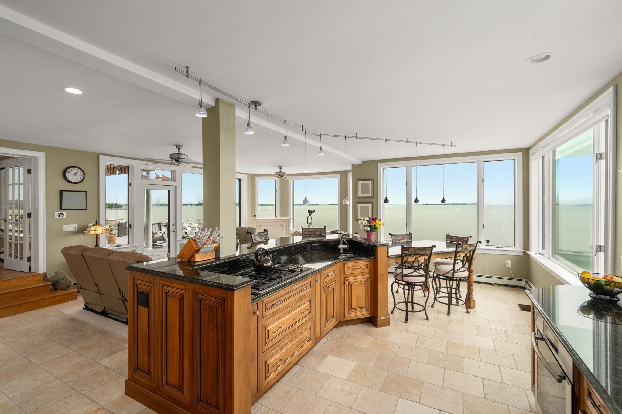 128 Shore Ave Property Photo 14