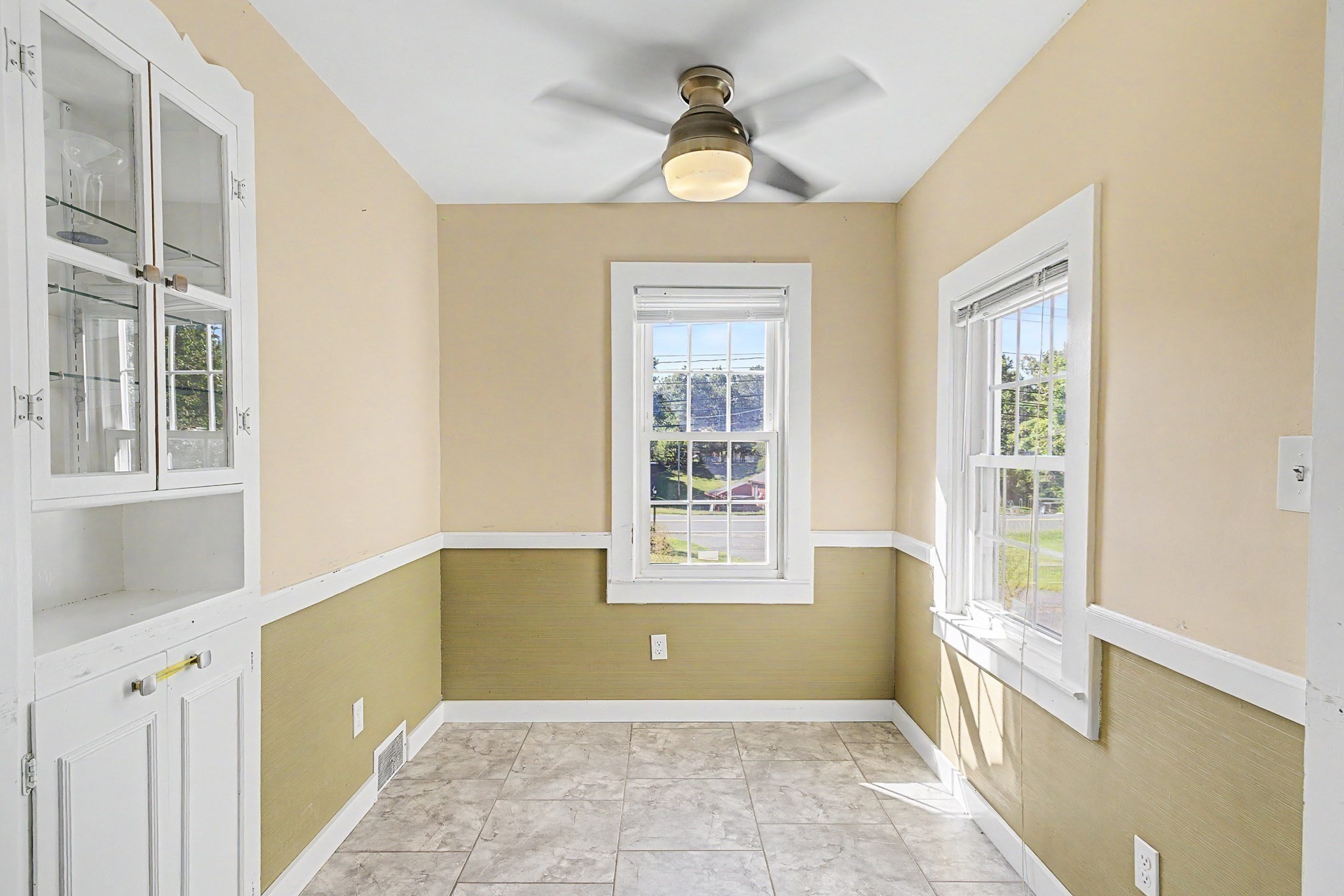 1161 E Mountain Rd Property Photo 3