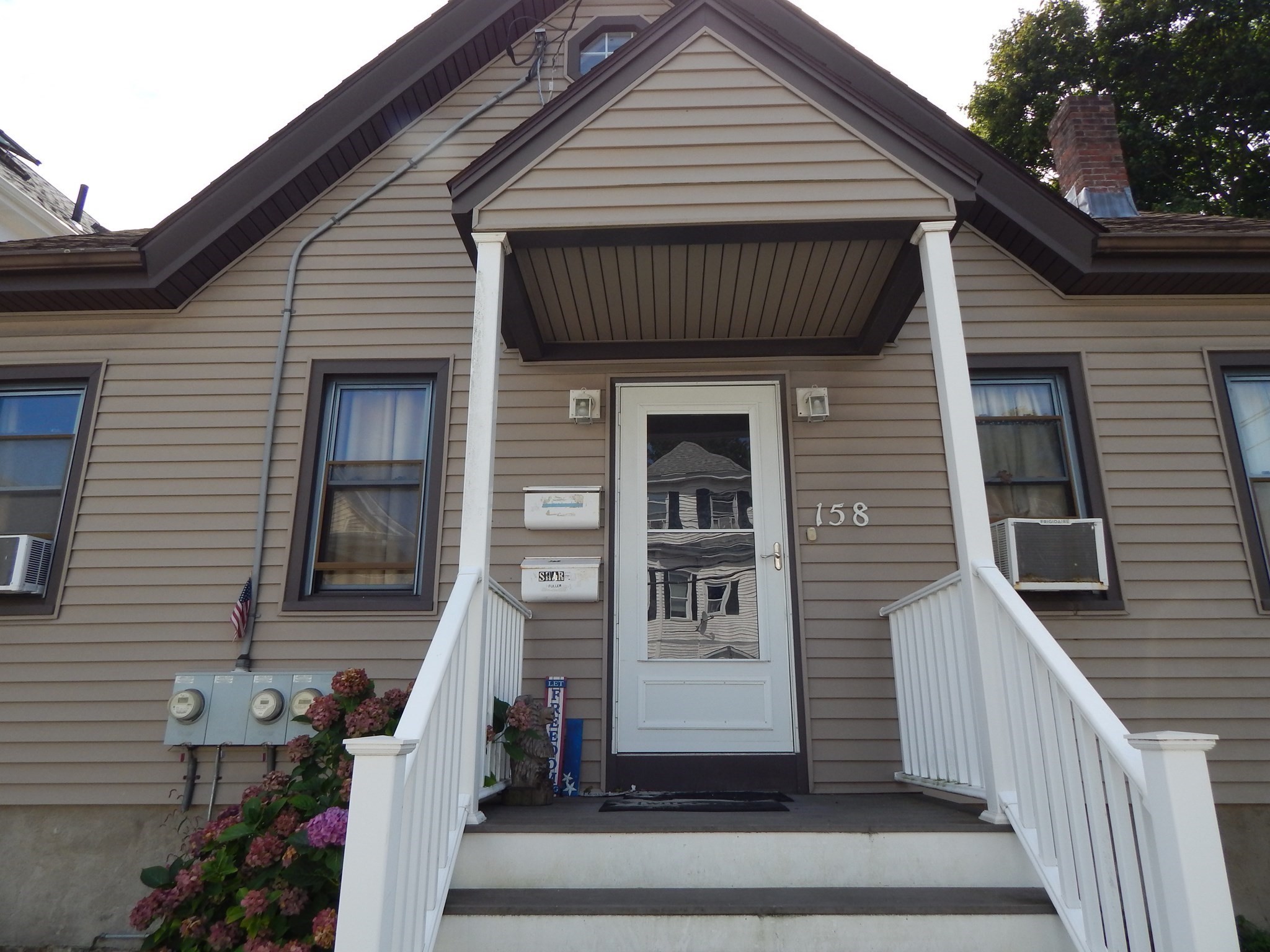 158 Adams St Property Photo 3