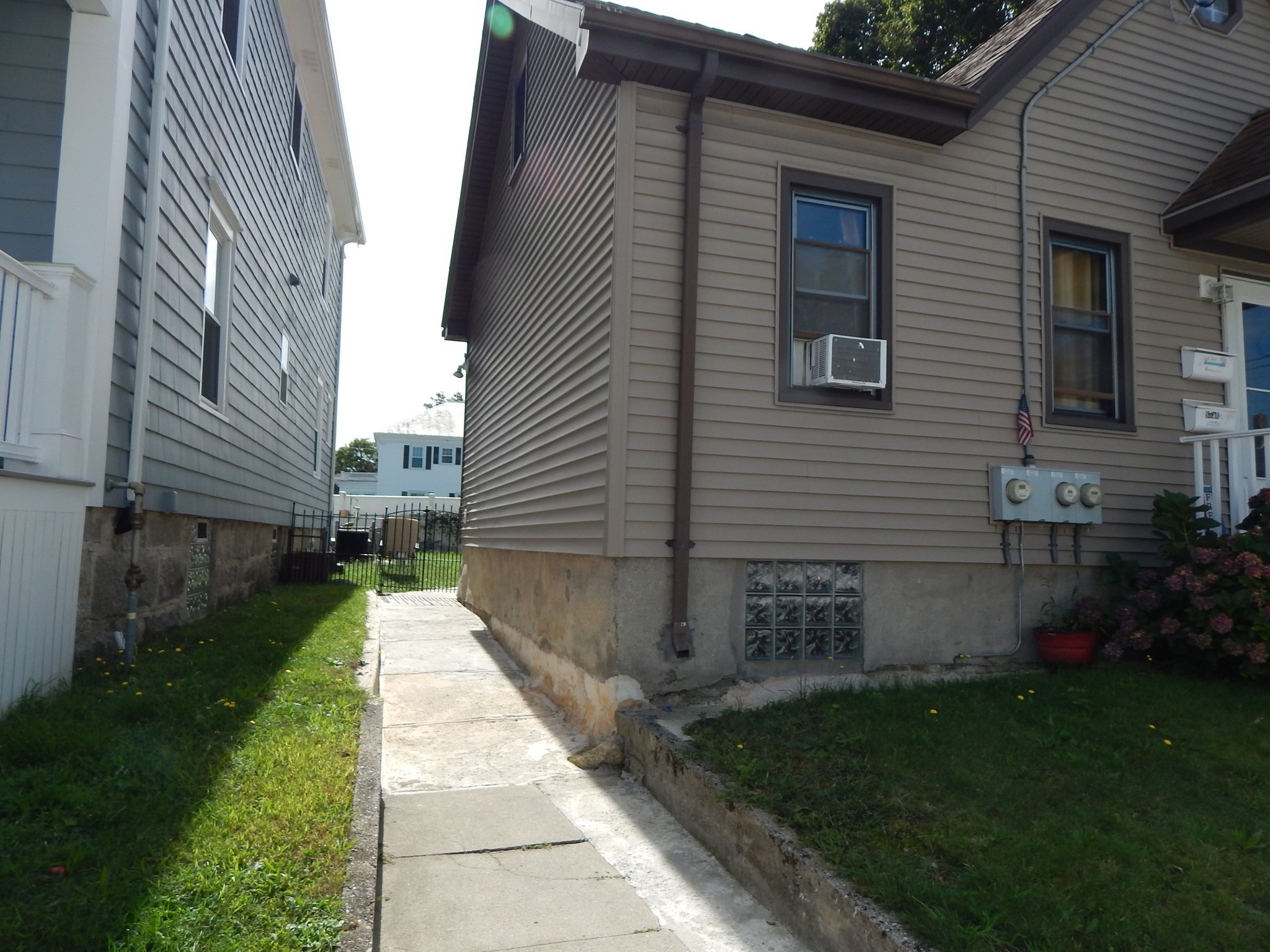 158 Adams St Property Photo 4