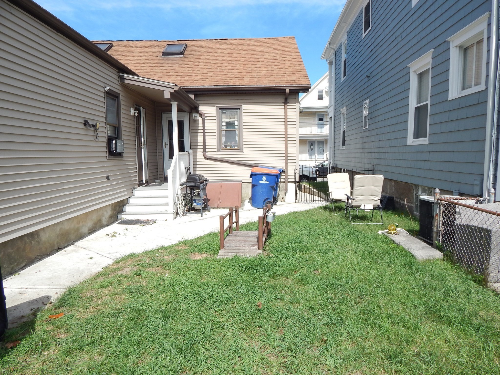 158 Adams St Property Photo 5
