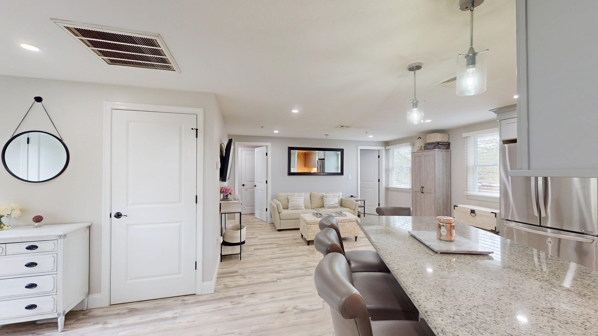 400 Main Property Photo 6