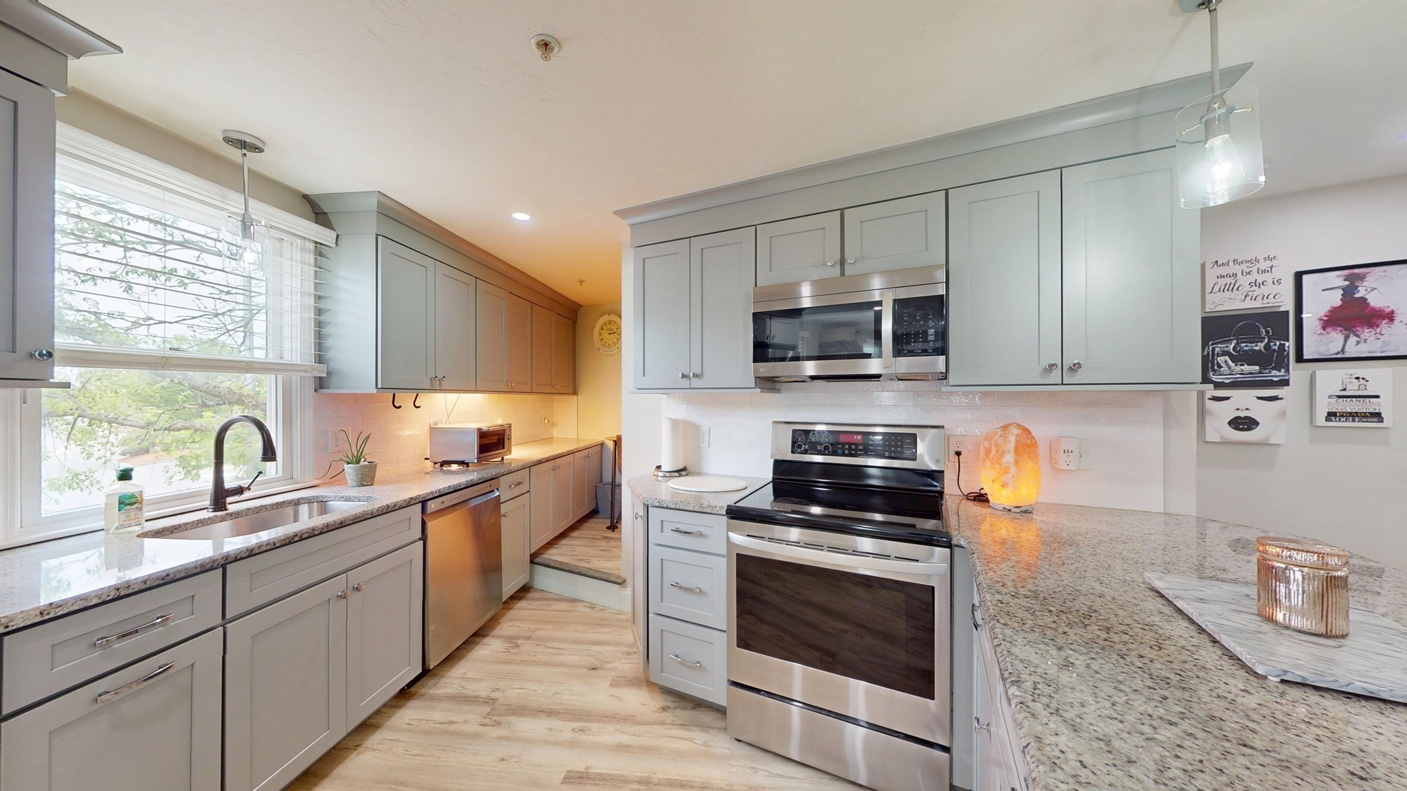 400 Main Property Photo 10