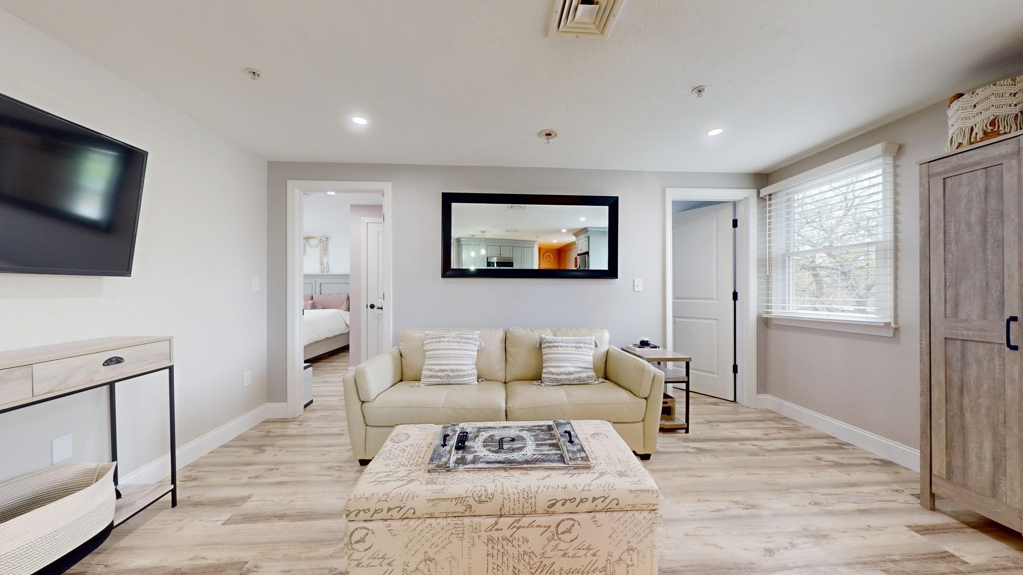 400 Main Property Photo 14