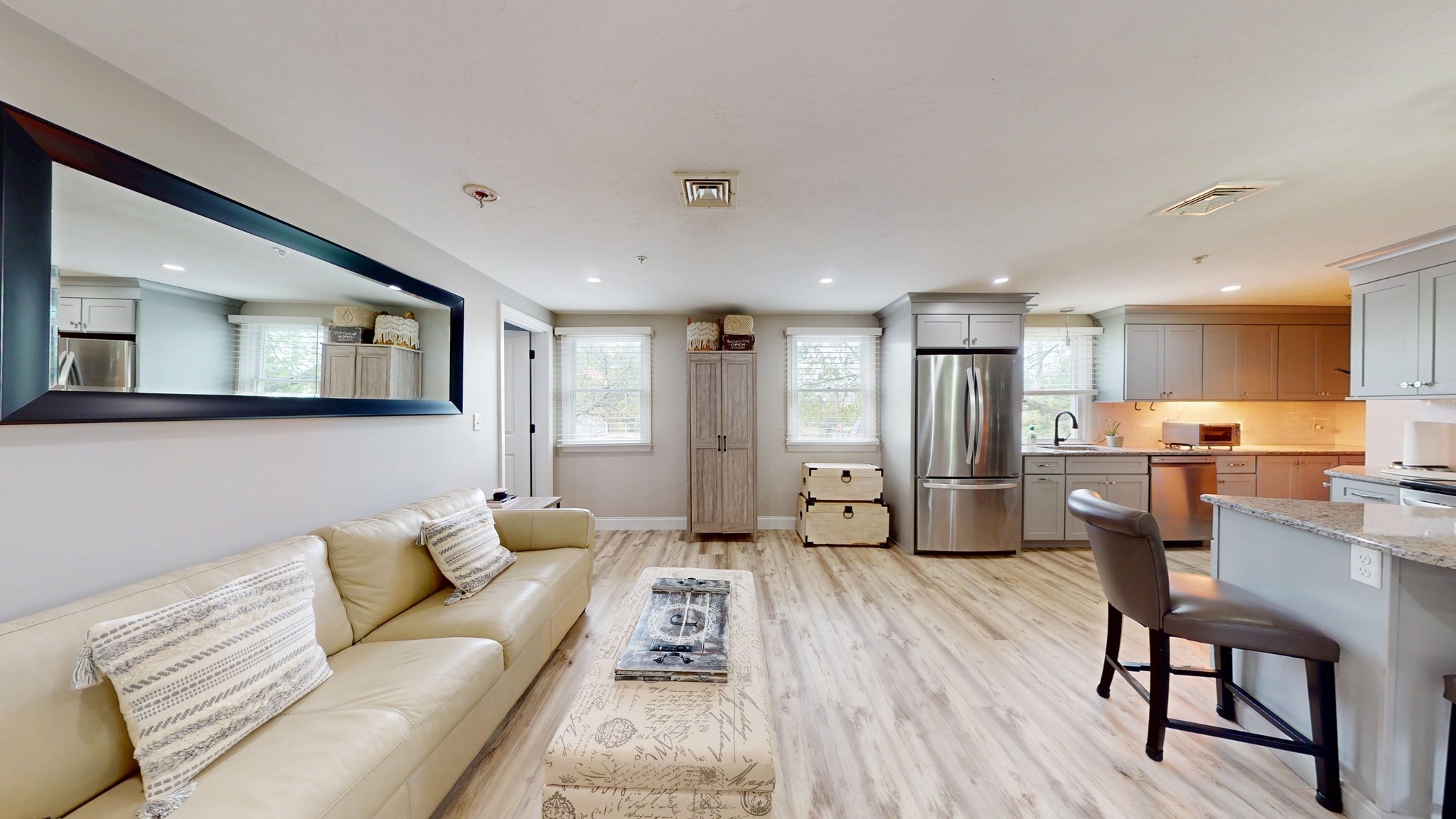 400 Main Property Photo 16