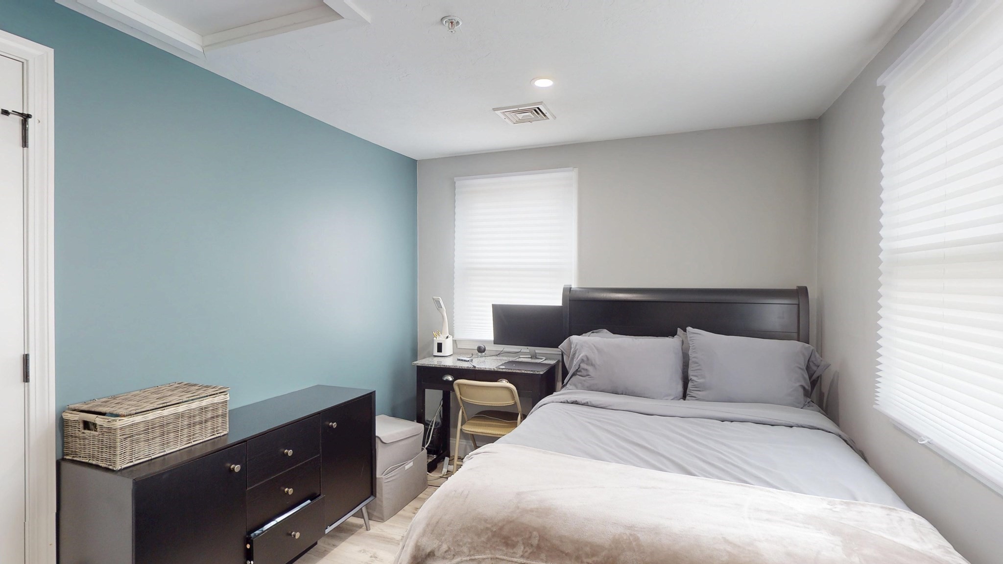 400 Main Property Photo 24