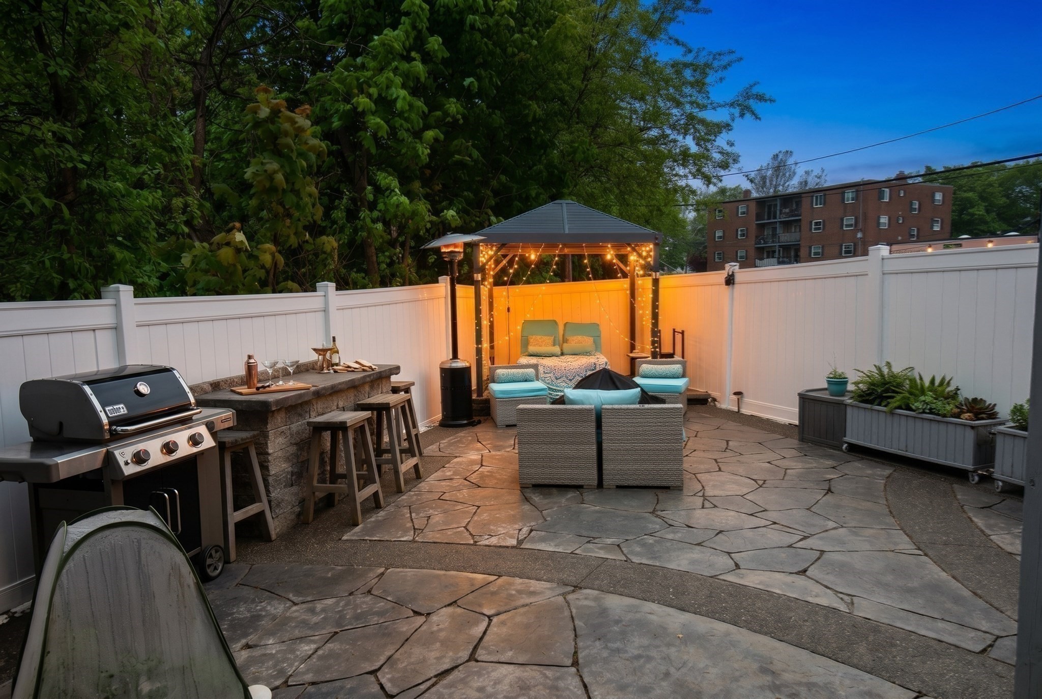 400 Main Property Photo 39