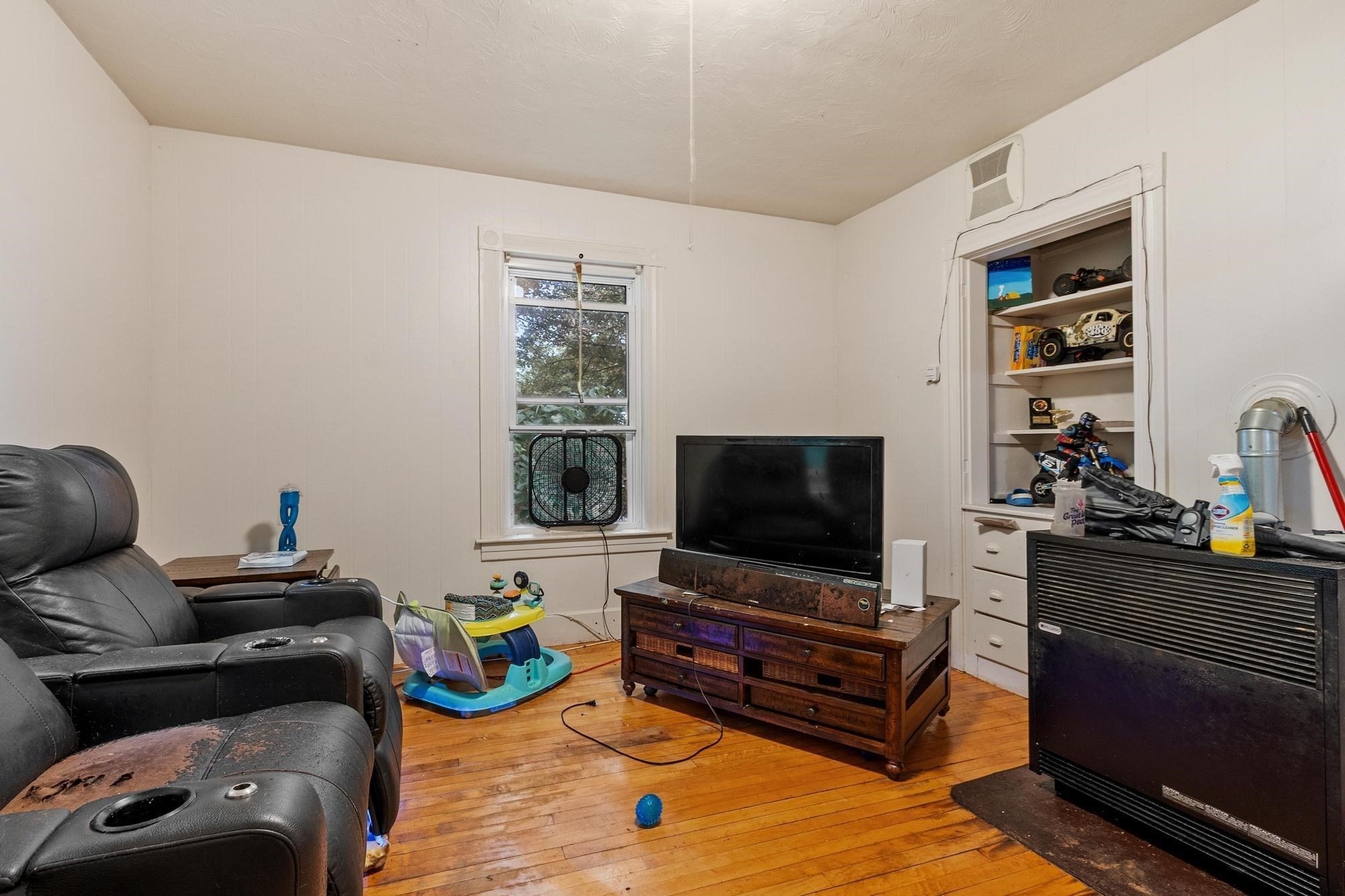 11 Nutting St Property Photo 17