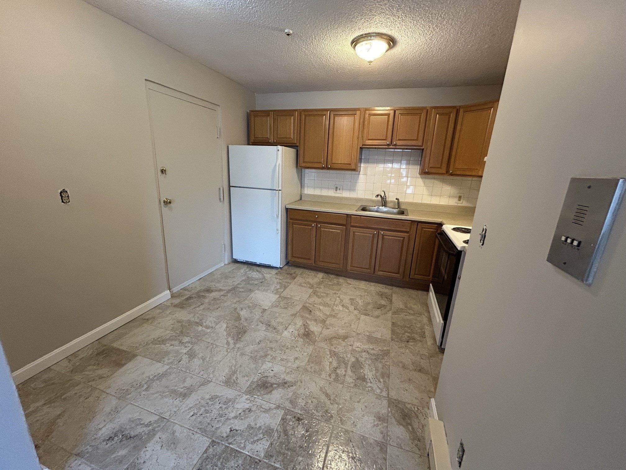 81 Pond St # 24b Property Photo 4