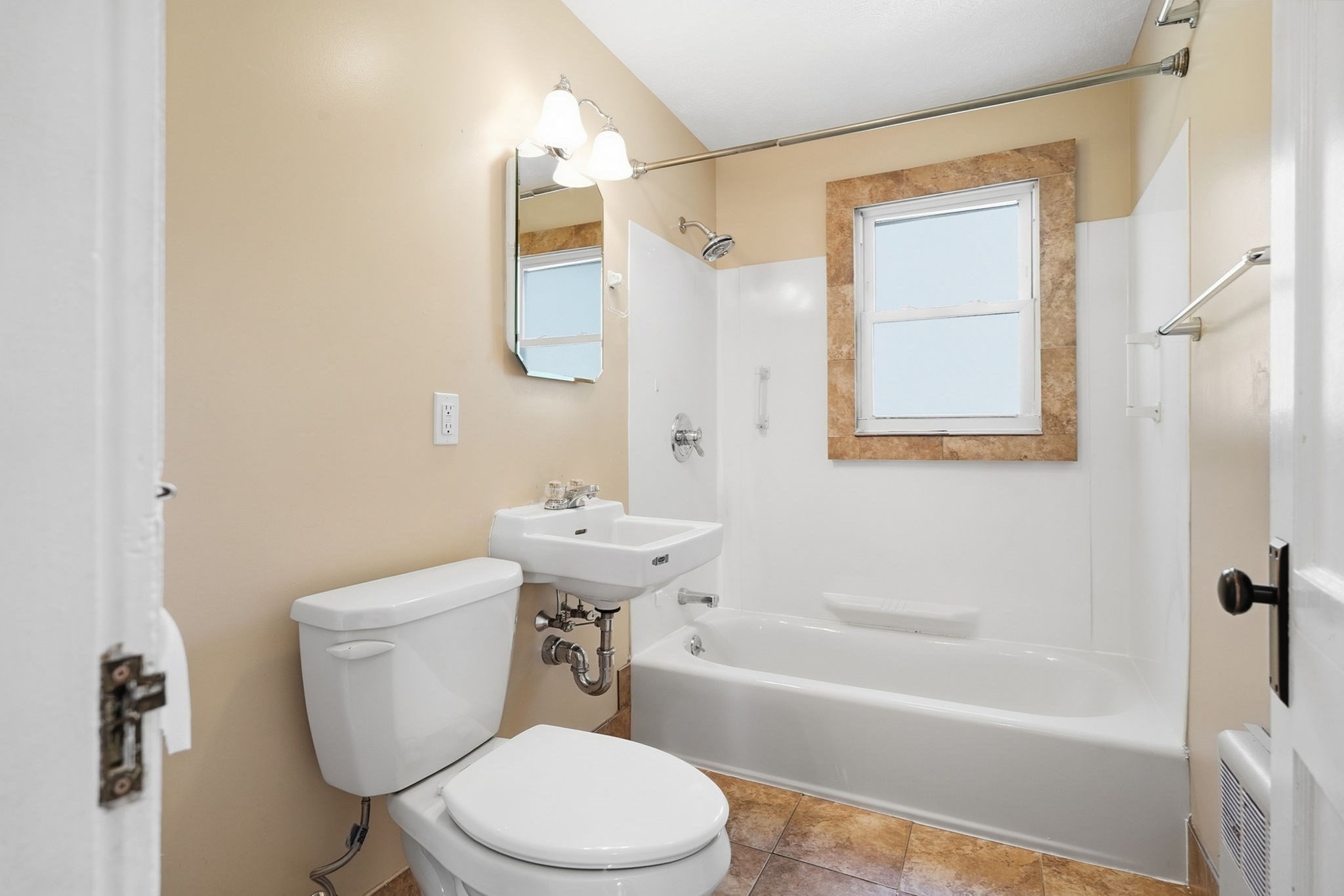 24 Grandview St Property Photo 11
