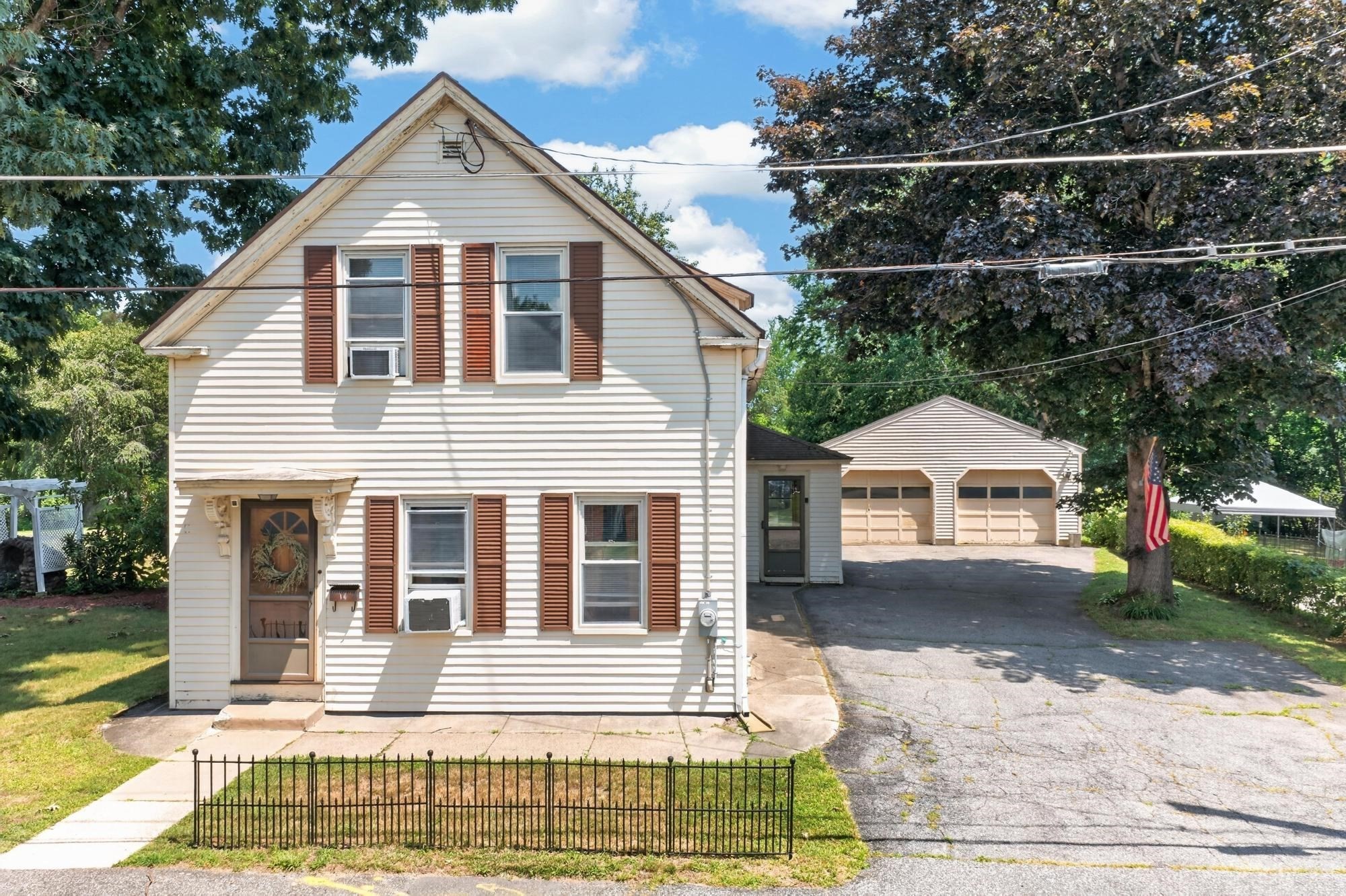 14 Green St. Property Photo 1