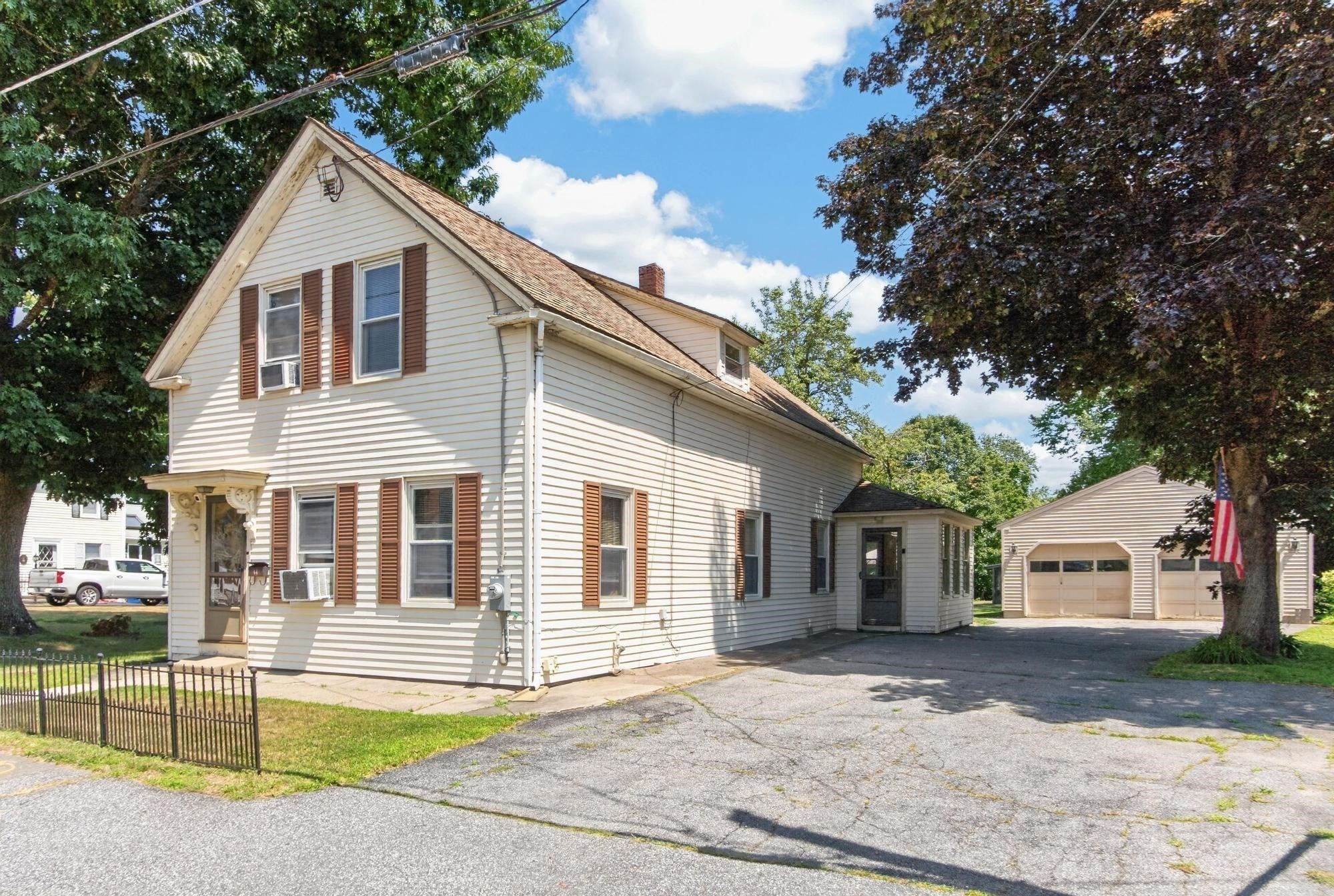 14 Green St. Property Photo 2