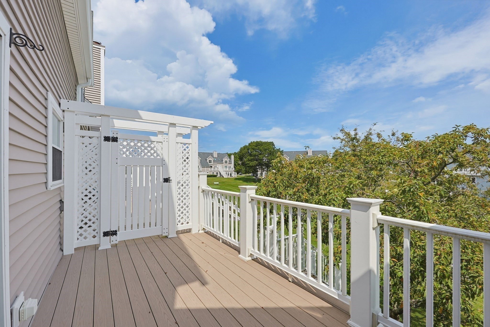 554 White Cliff Dr. Property Photo 16
