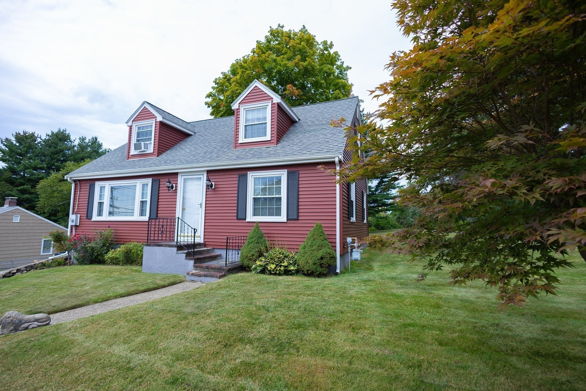 351 Elm St Property Photo 2