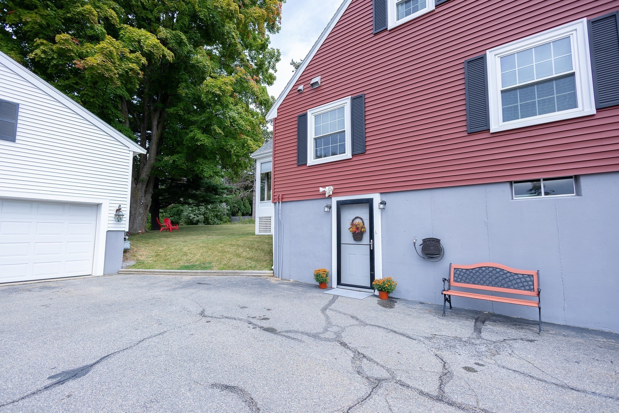351 Elm St Property Photo 27