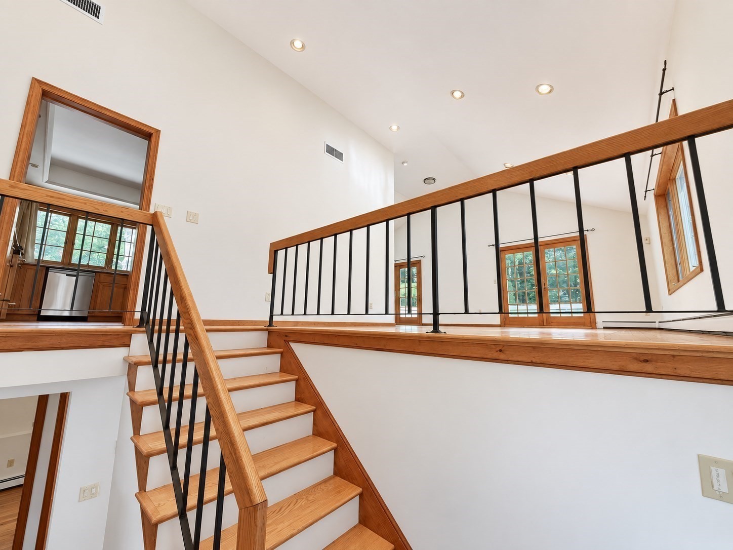 39 Ingleside Property Photo 3