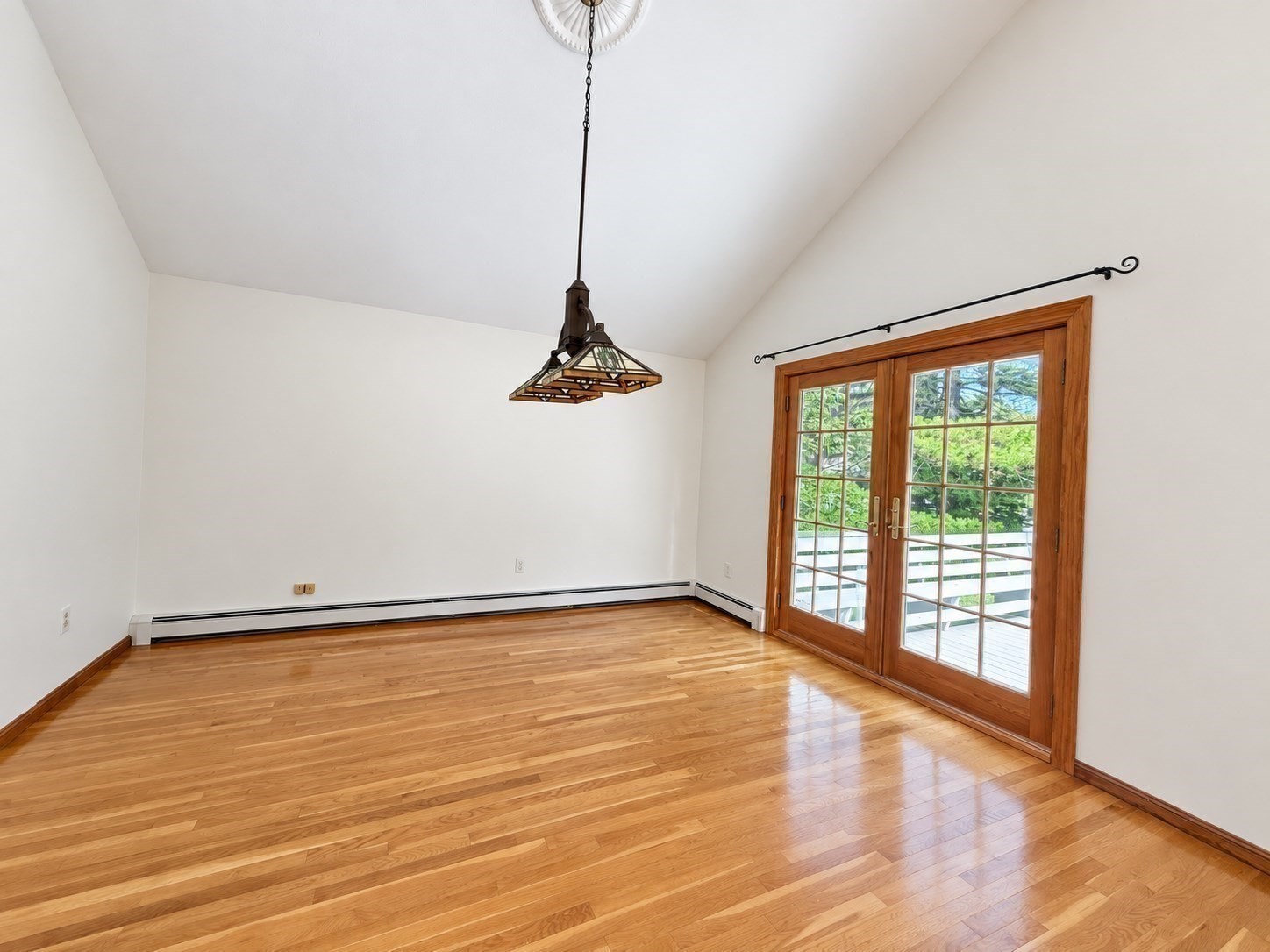 39 Ingleside Property Photo 9