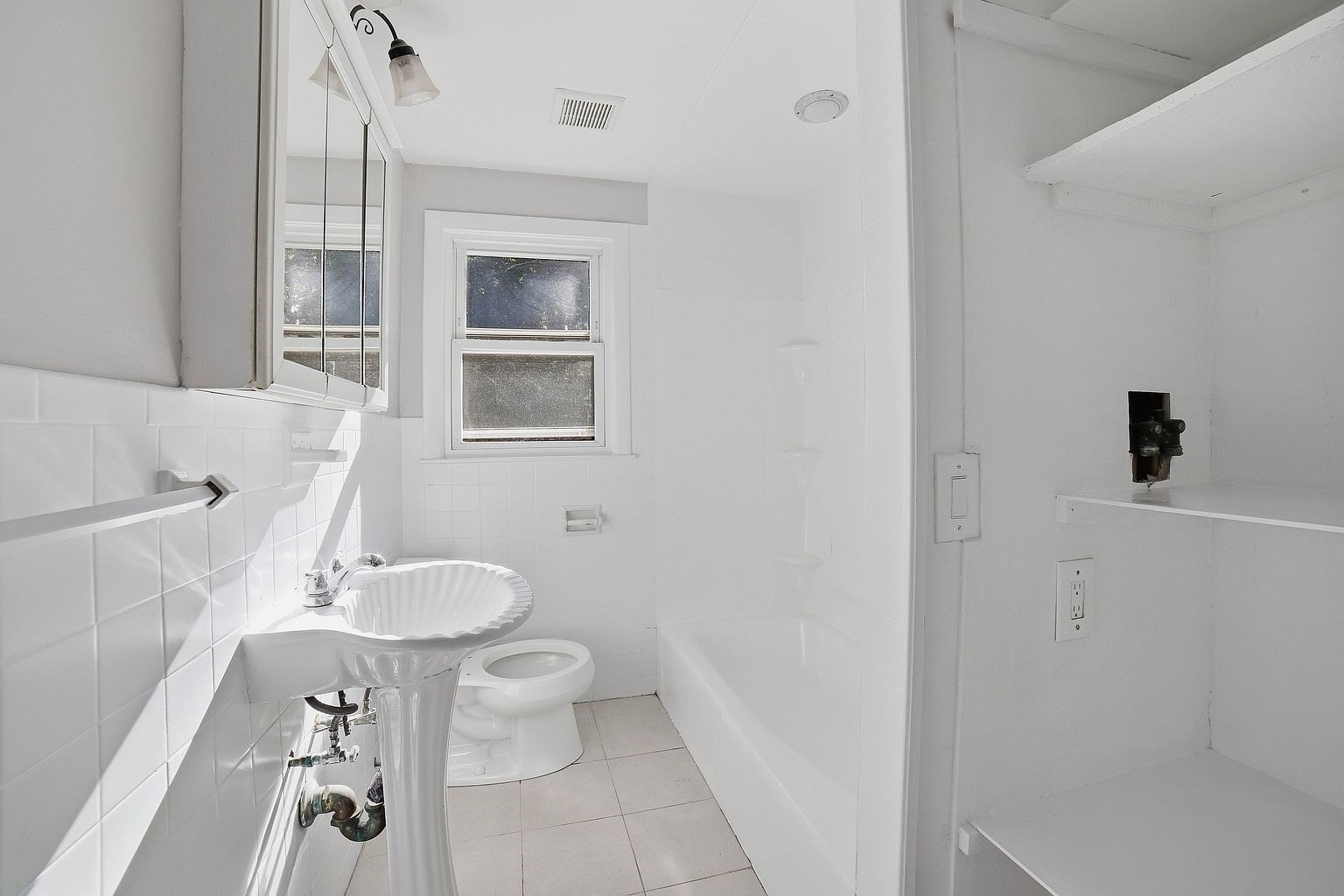 200 North Quinsigamond St Property Photo 24