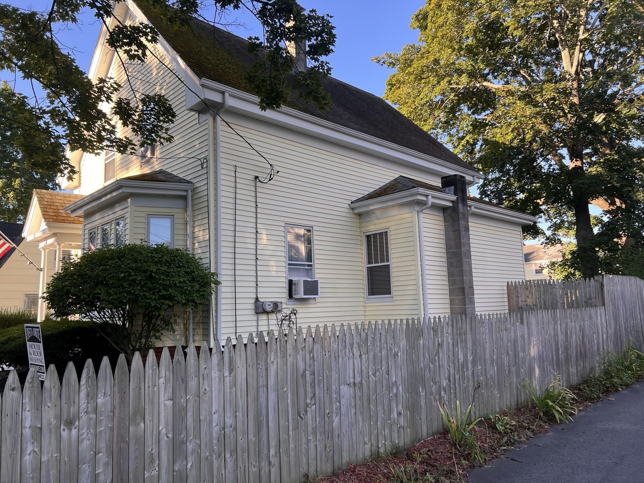 93 Stetson Str Property Photo 4