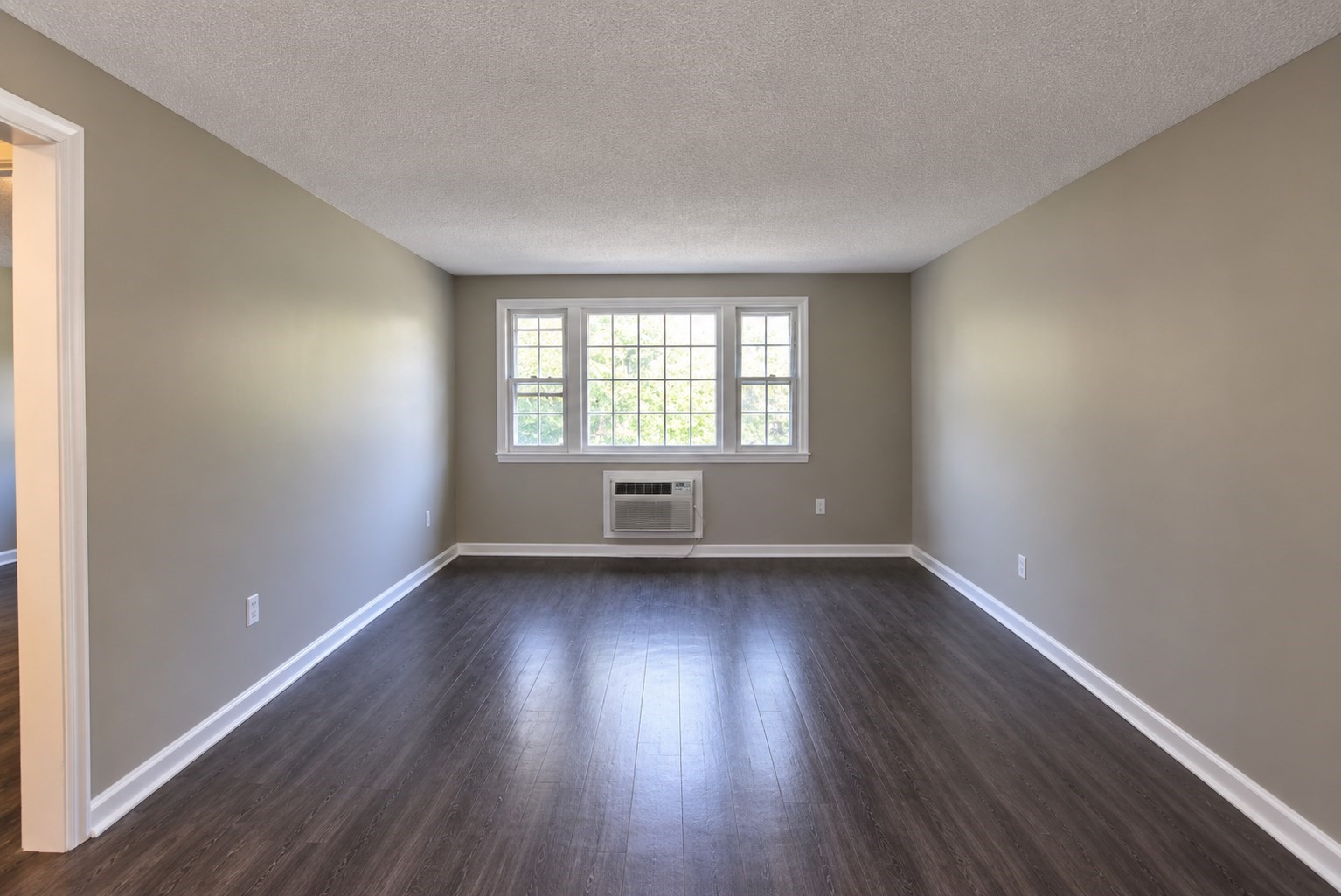 1 Trafalgar Dr # 12a Property Photo 4