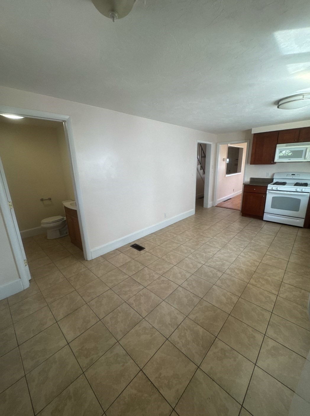40 Robin St Property Photo 1