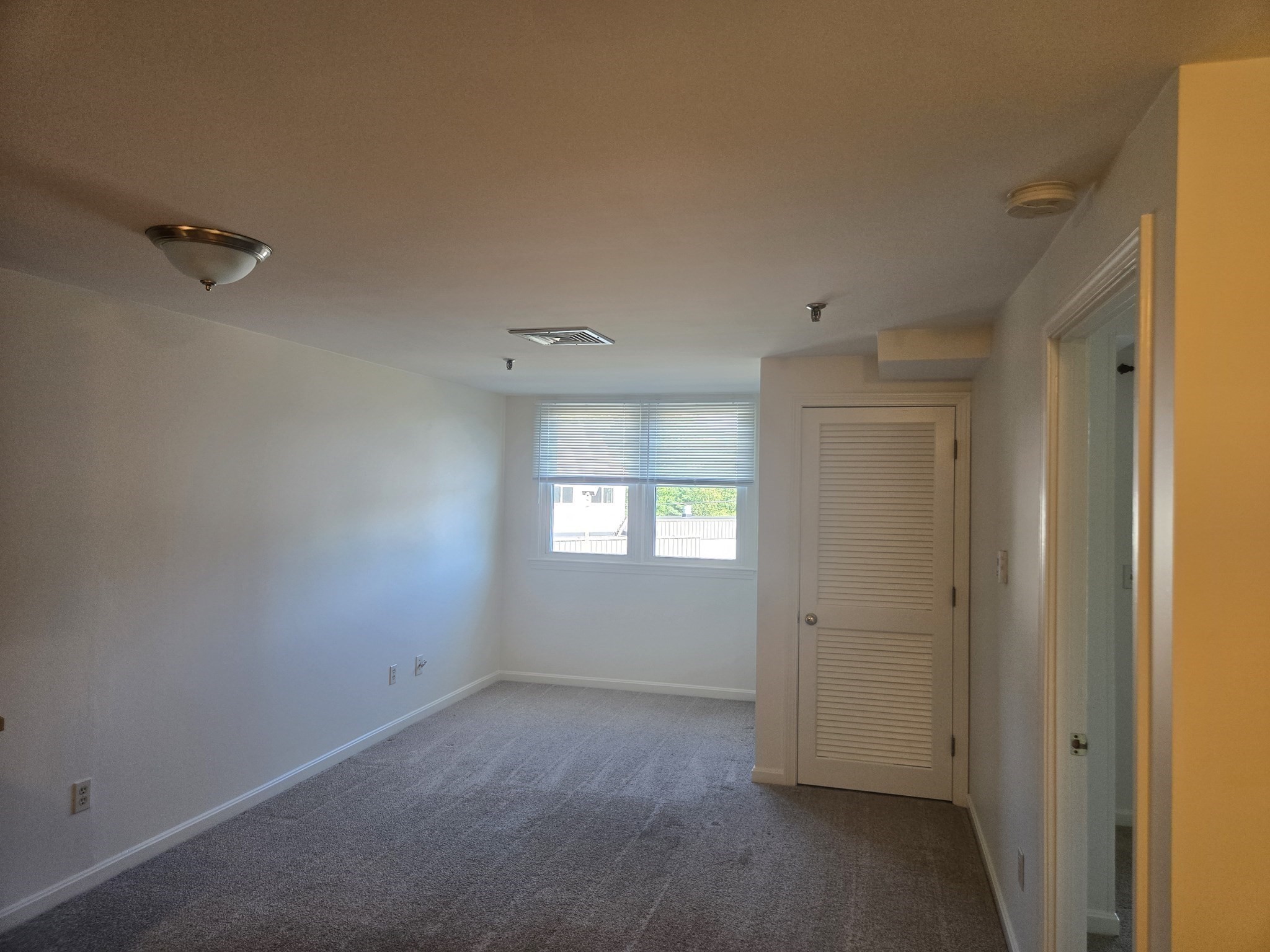 996 East Street # 9 Property Photo 5