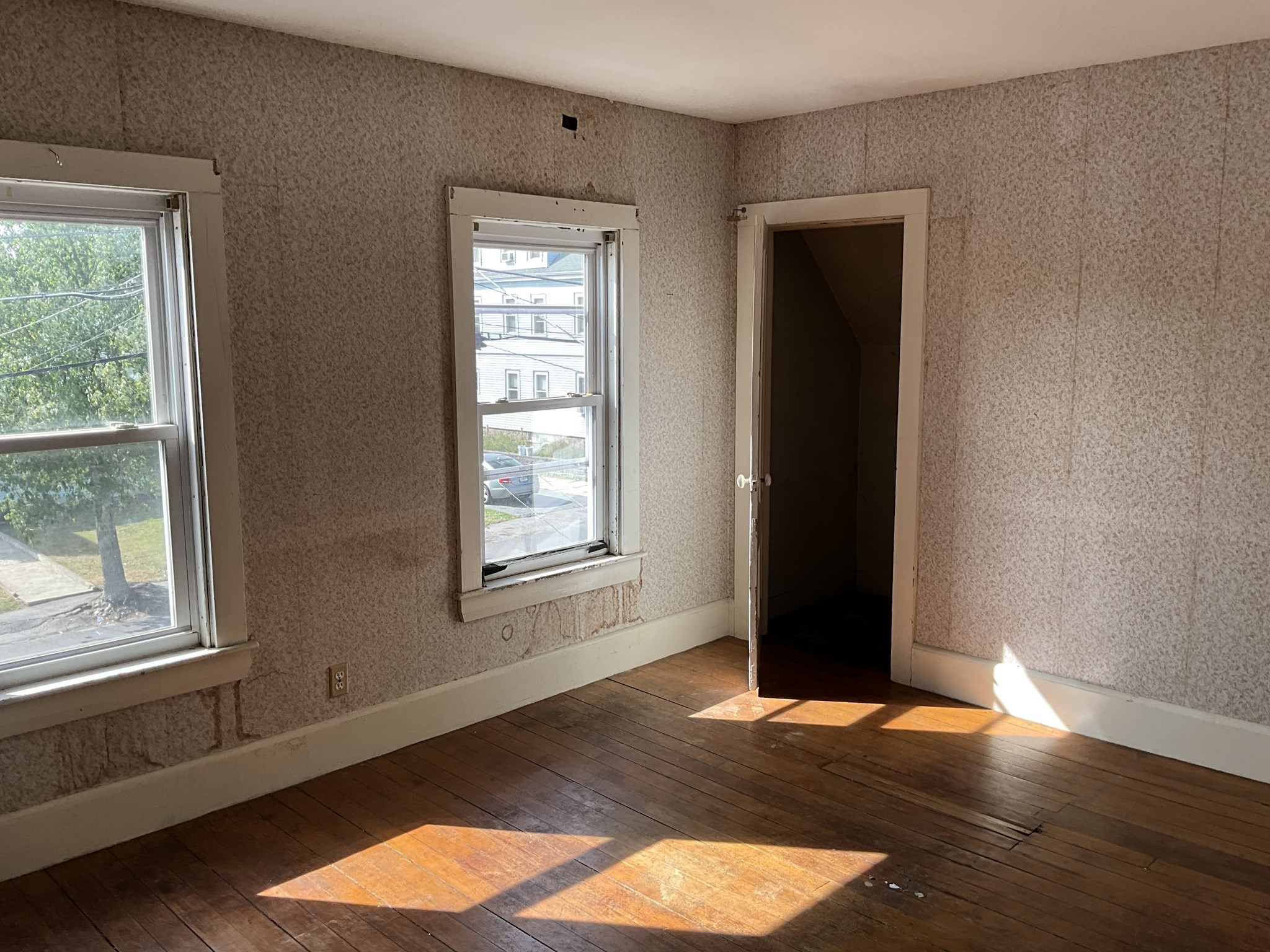88 Kingman Property Photo 11