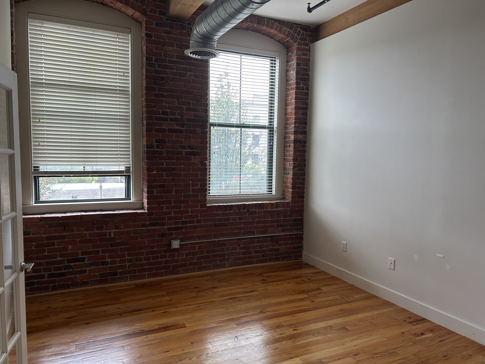 589 Essex St # 202 Property Photo 4