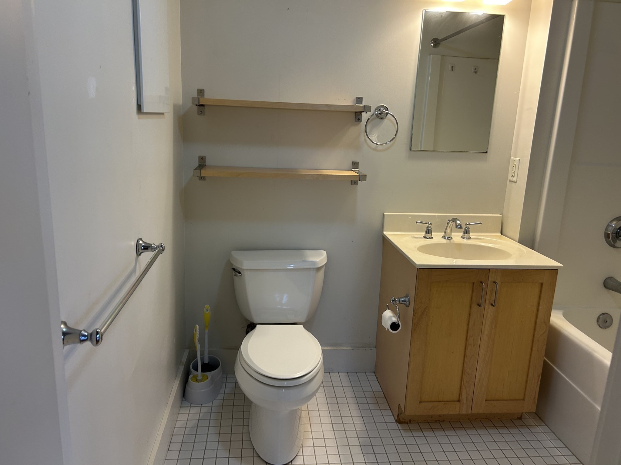 589 Essex St # 202 Property Photo 5