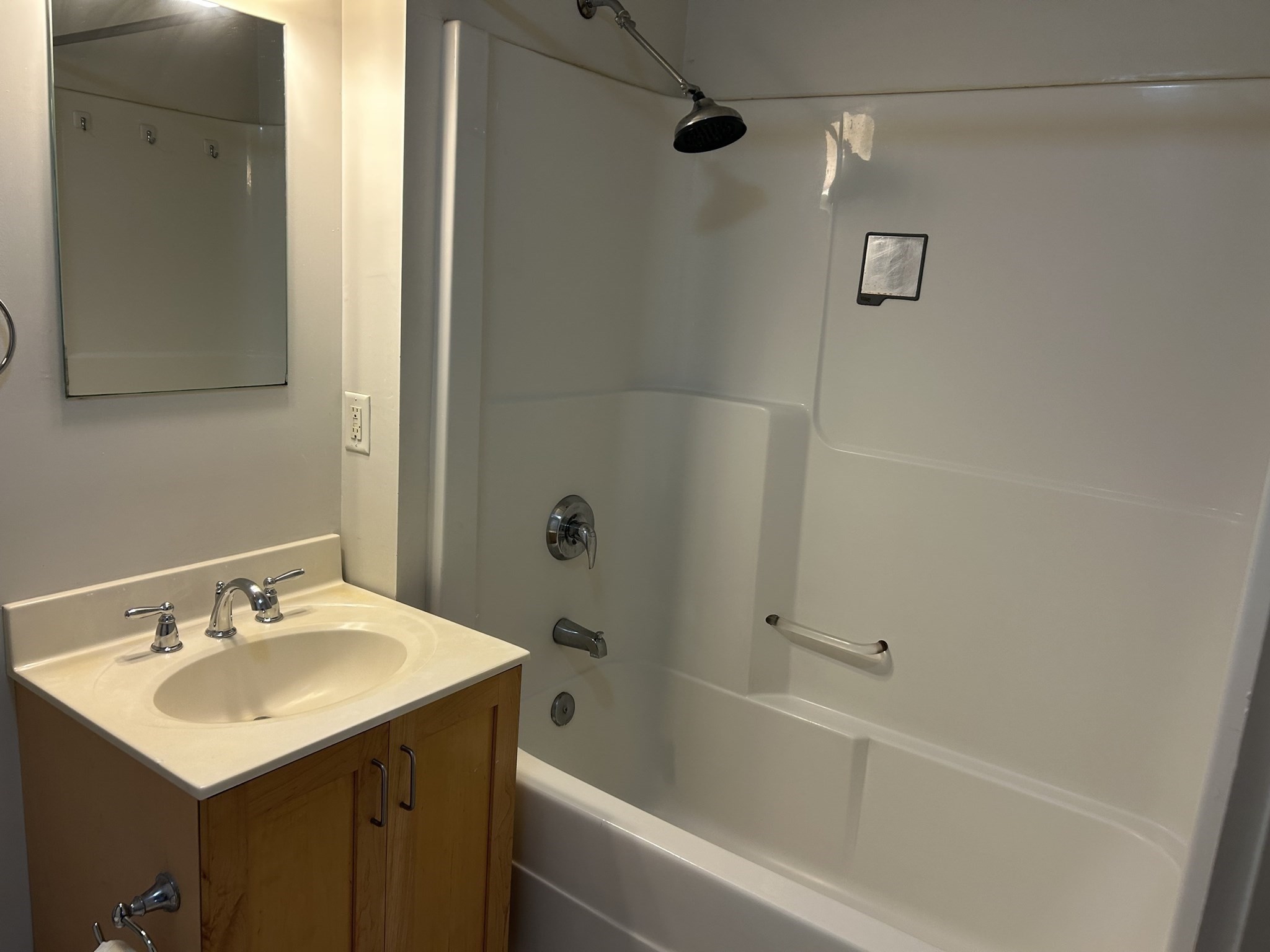 589 Essex St # 202 Property Photo 6