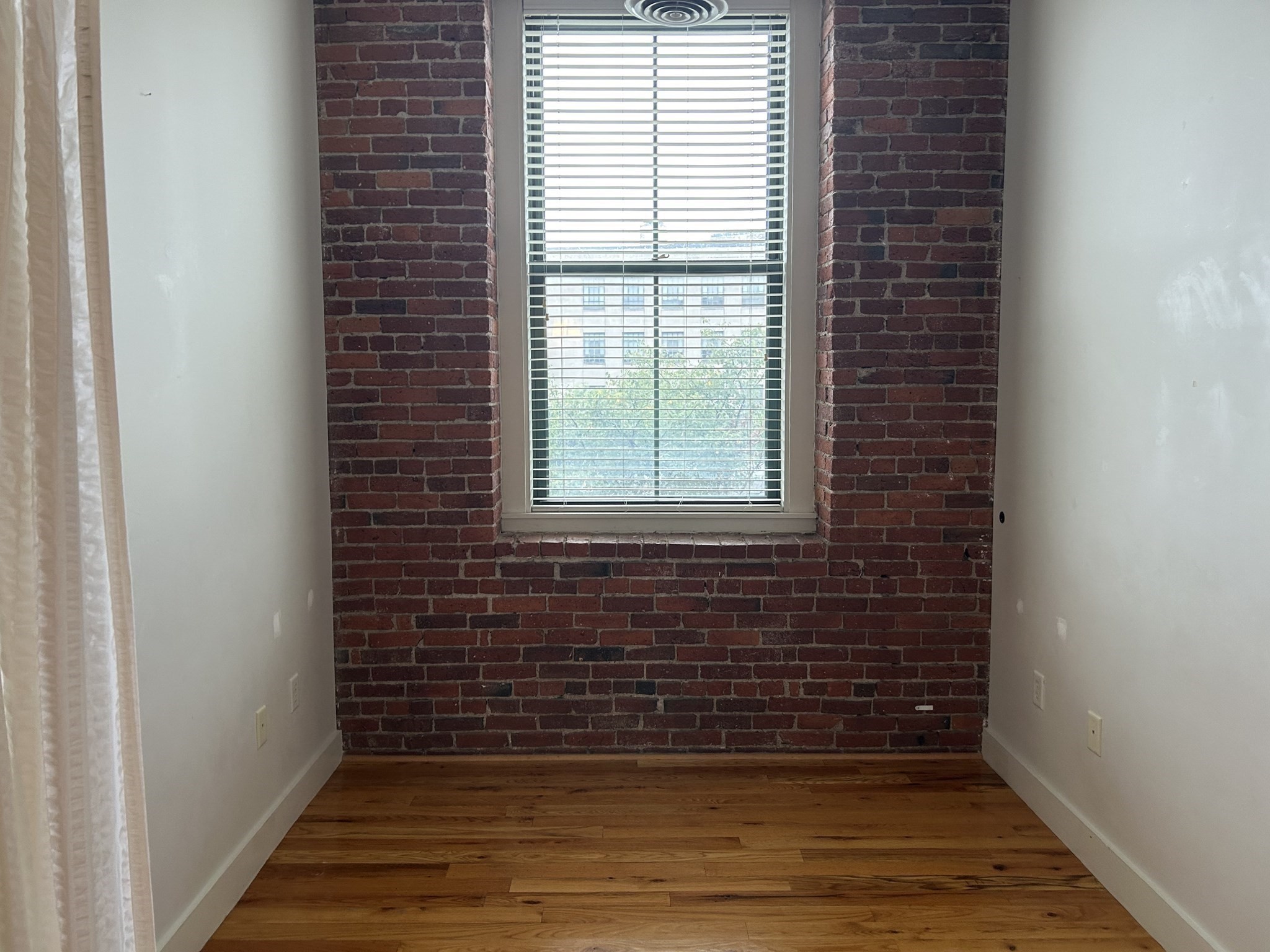 589 Essex St # 202 Property Photo 7
