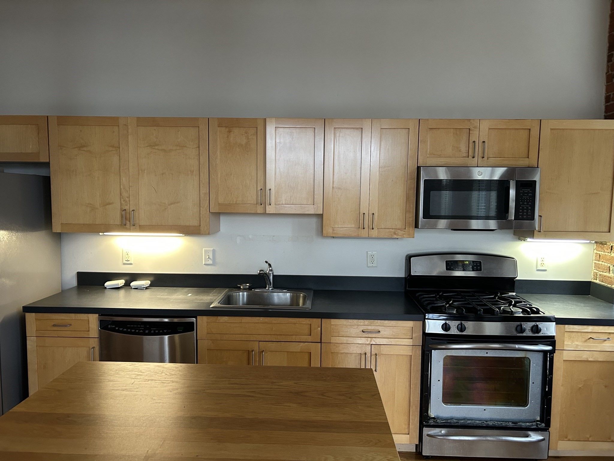 589 Essex St # 202 Property Photo 8