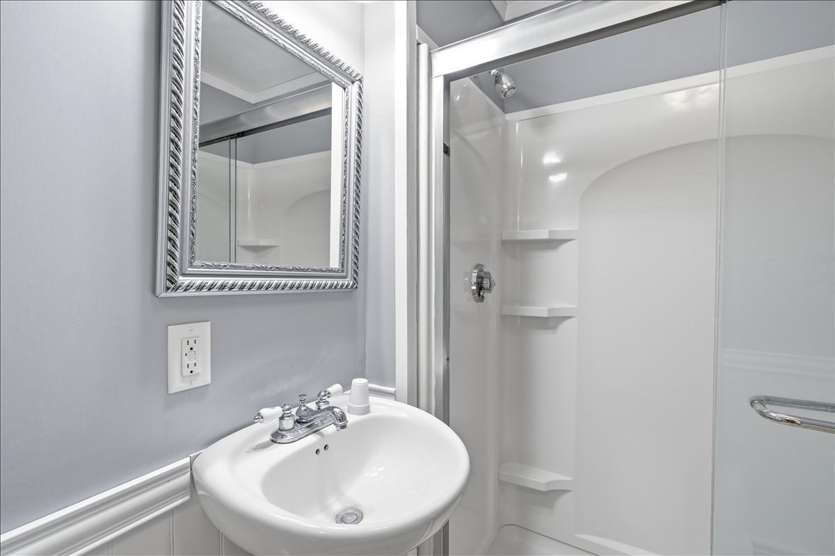 15 Walnut St Property Photo 10
