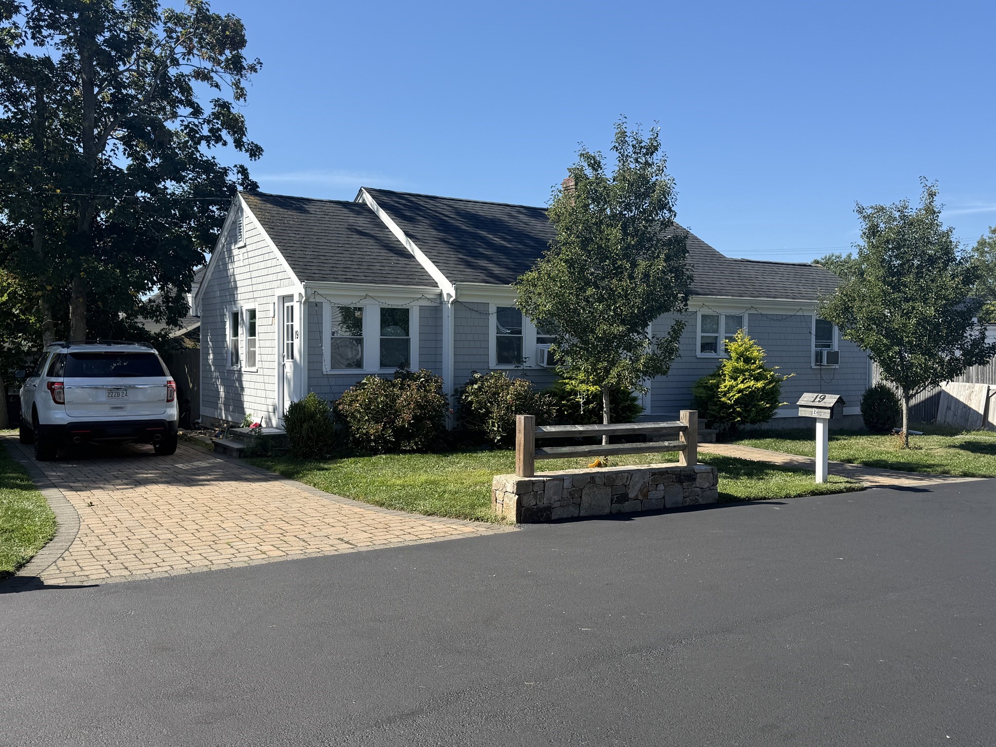 19 Spring St Property Photo 1