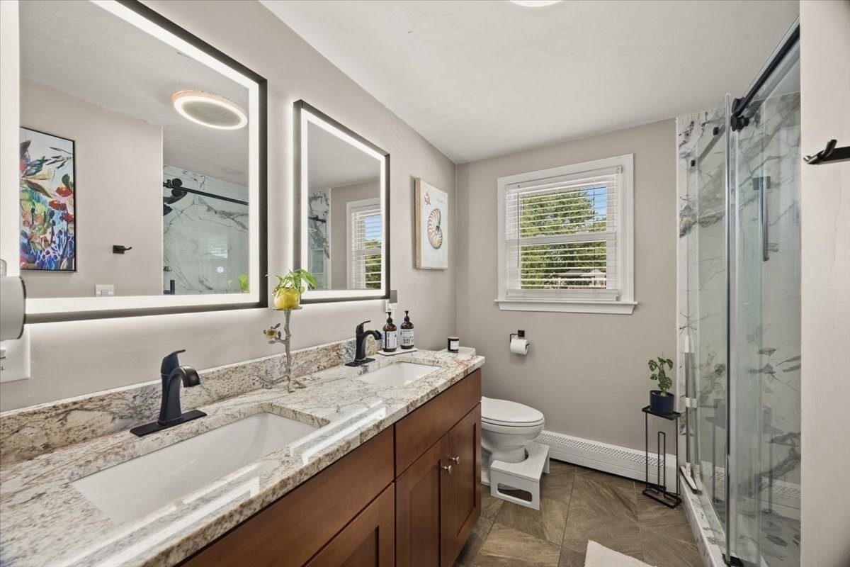 140 Tosca Dr Property Photo 13